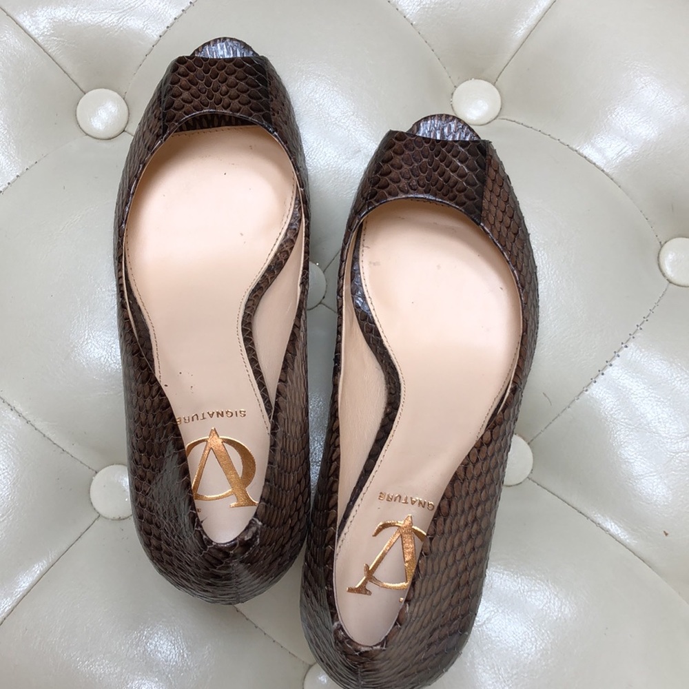 Vince Camuto all leather pump heel shoe, size 7.5 - Picture 4 of 11